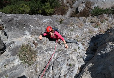 Die Bewegungen von Kopf und Armen werden durch den Gravity Pitch 12 in keinster Weise eingeschränkt.