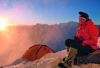 Gerlinde Kaltenbrunner Dhaulagiti 2008 auf 6700m 5 Uhr früh