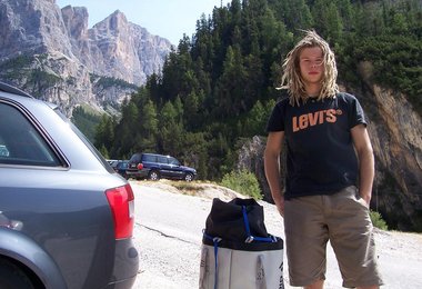 Am Parkplatz, im Hintrgrund die Cima Scotoni