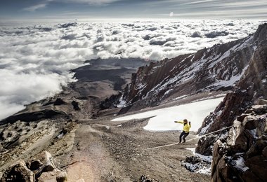 Stephan Siegrist auf der Kilimanjaro Highline (c) Thomas Senf