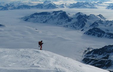 Skiabfahrt vom Dome, 3683m, zweithöchster Gipfel Grönlands