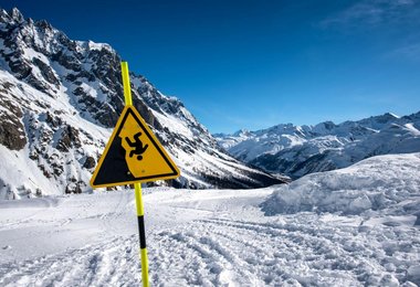 Stürze gehören zu den häufigsten Unfallursachen beim Bergsport. (stock.adobe.com © Niccolo 