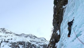 Start in die durchgehend steile 3te Seillänge - Amertaler Eisfall